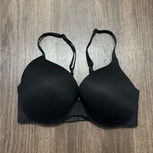 32 DD Victoria’s Secret bra